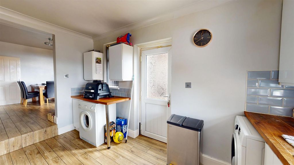 Property photo 3 of 14 Kitchen
