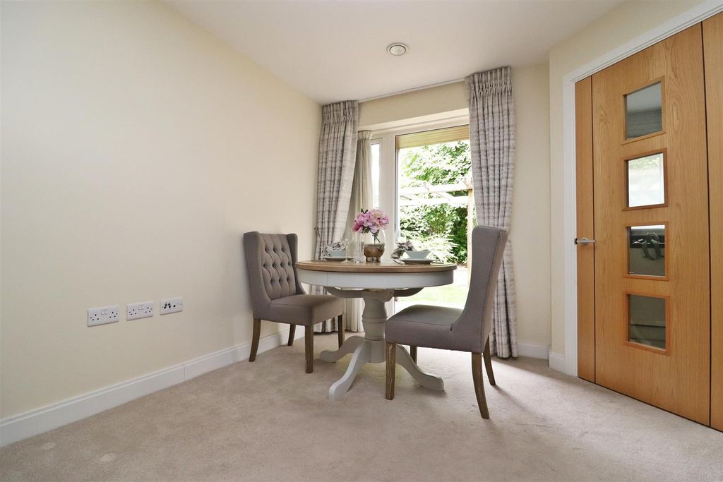 Property photo 3 of 15 Dining 1