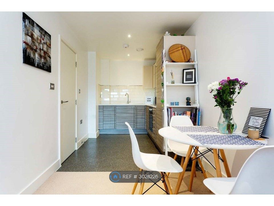 Property photo 3 of 12 Kitchen