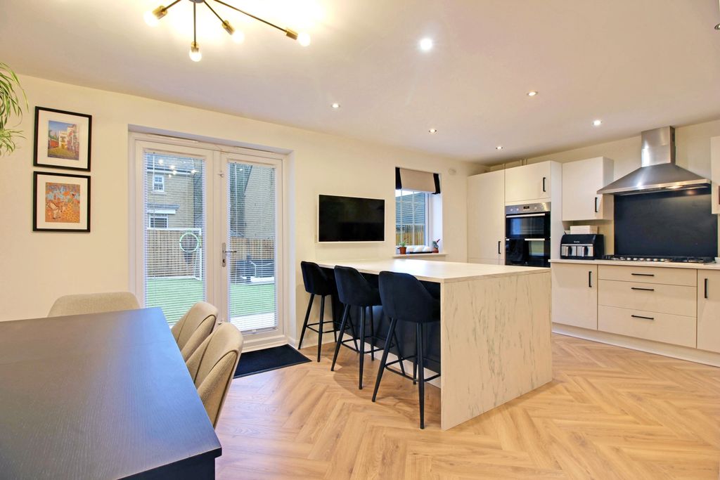 Property photo 2 of 25 Open Plan Kitchen Diner Family Room