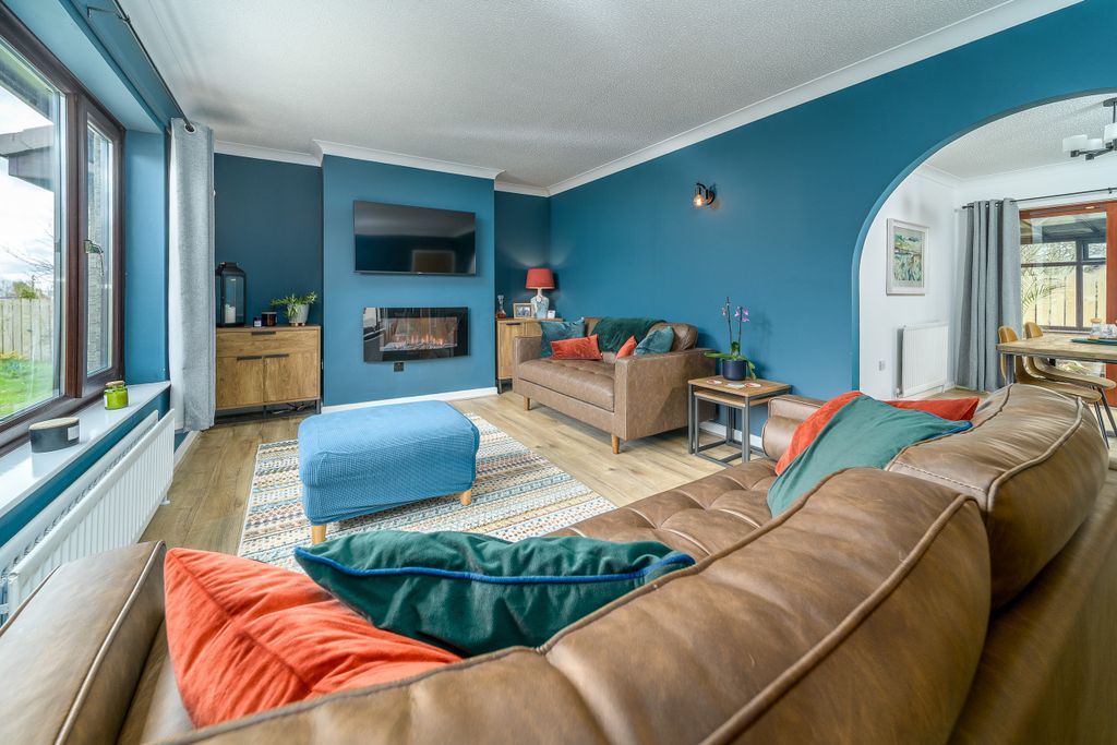 Property photo 2 of 31 Lounge-2