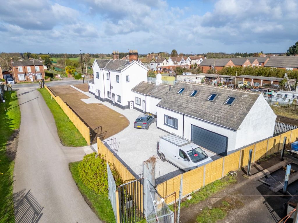 Property photo 1 of 43 Hunters - Station House_005.Jpg