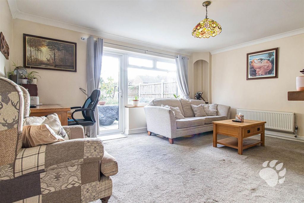 Property photo 3 of 20 Lounge