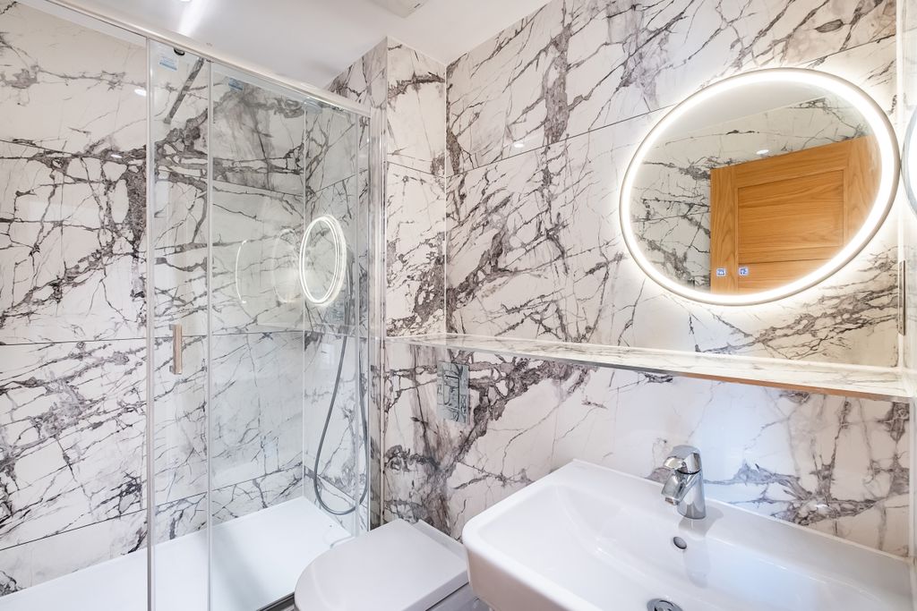 Property photo 3 of 11 Principal En-Suite