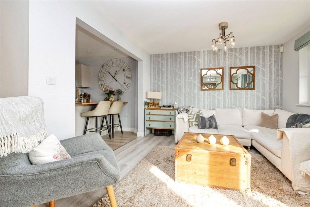 Property photo 2 of 15 Lounge