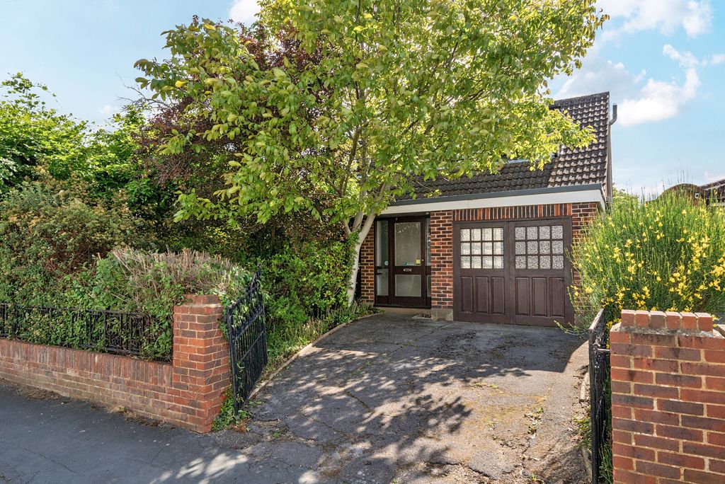 Property photo 1 of 16 1464261-1-6A0Ad56...