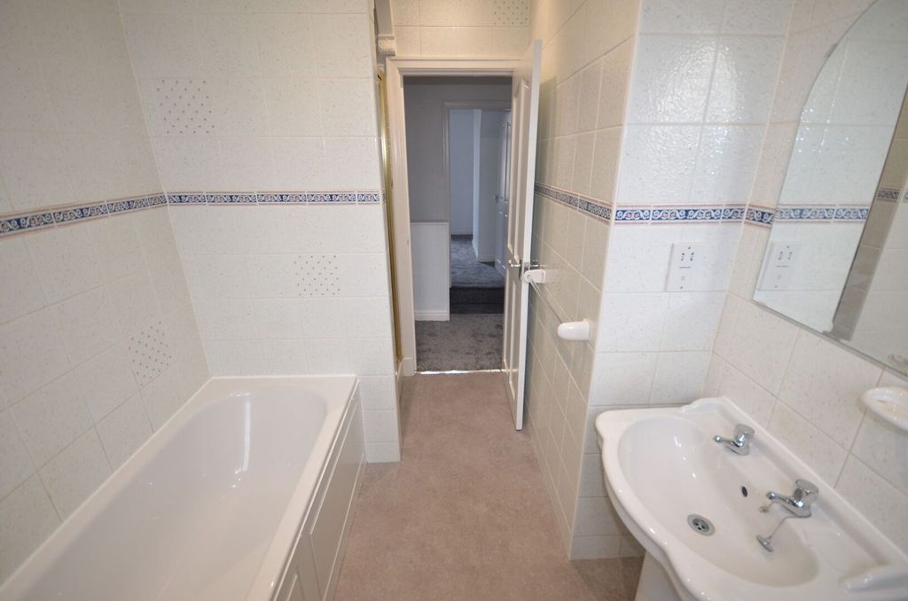 Property photo 3 of 14 Photo 4