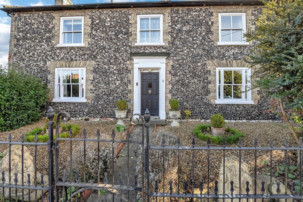Property photo 2 of 34
