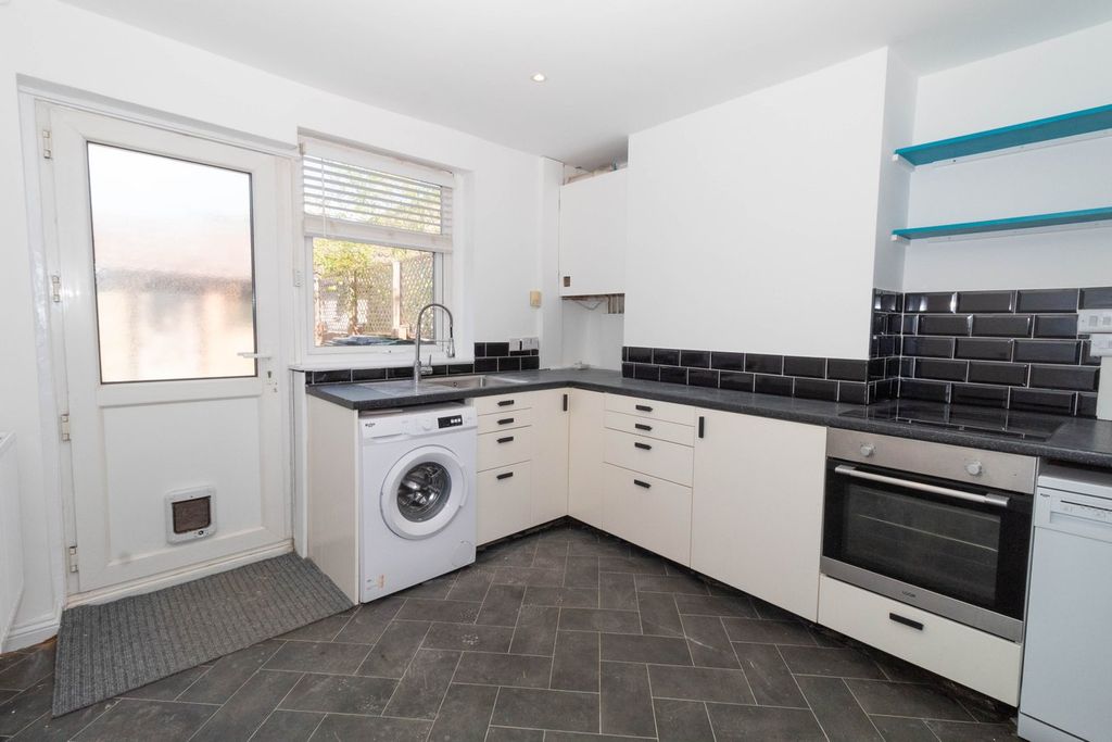 Property photo 2 of 9