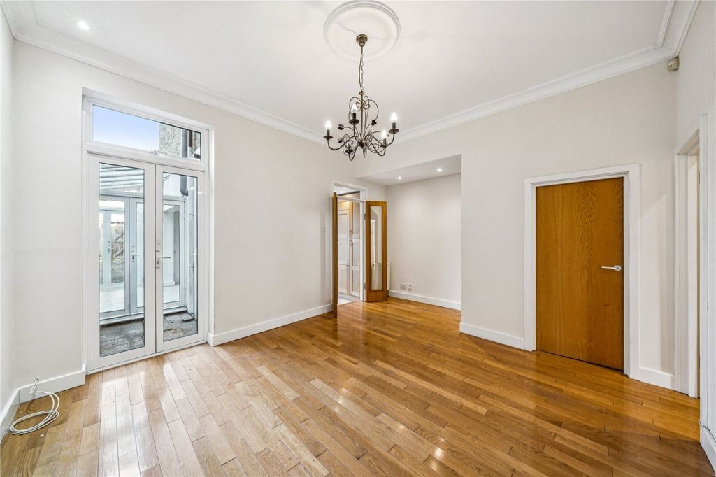 Property photo 3 of 8 Picture No. 25