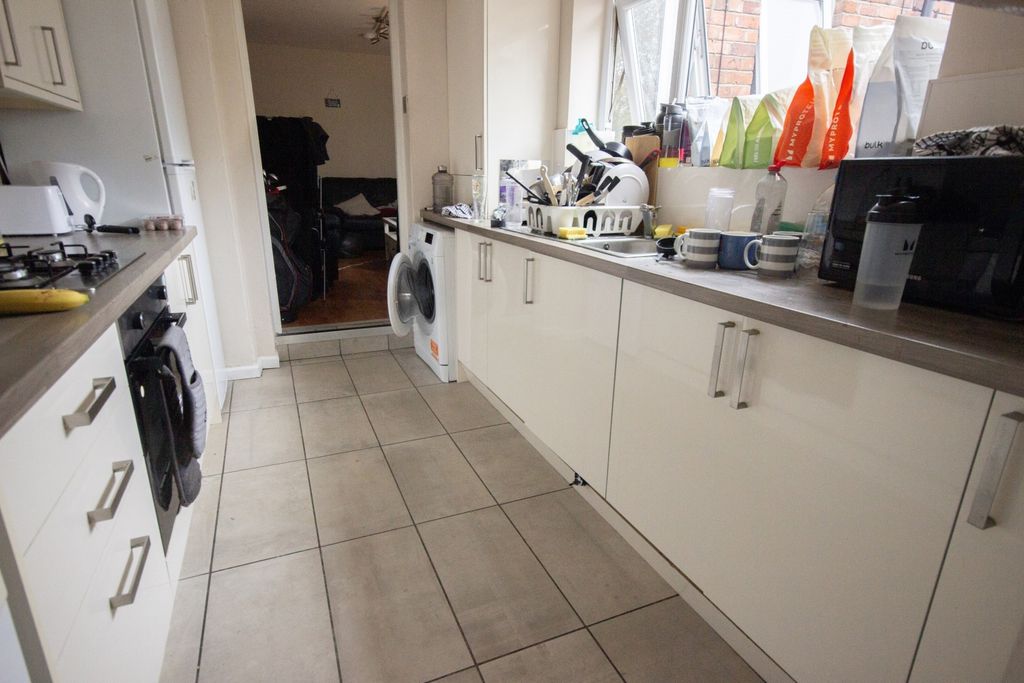 Property photo 3 of 10 4