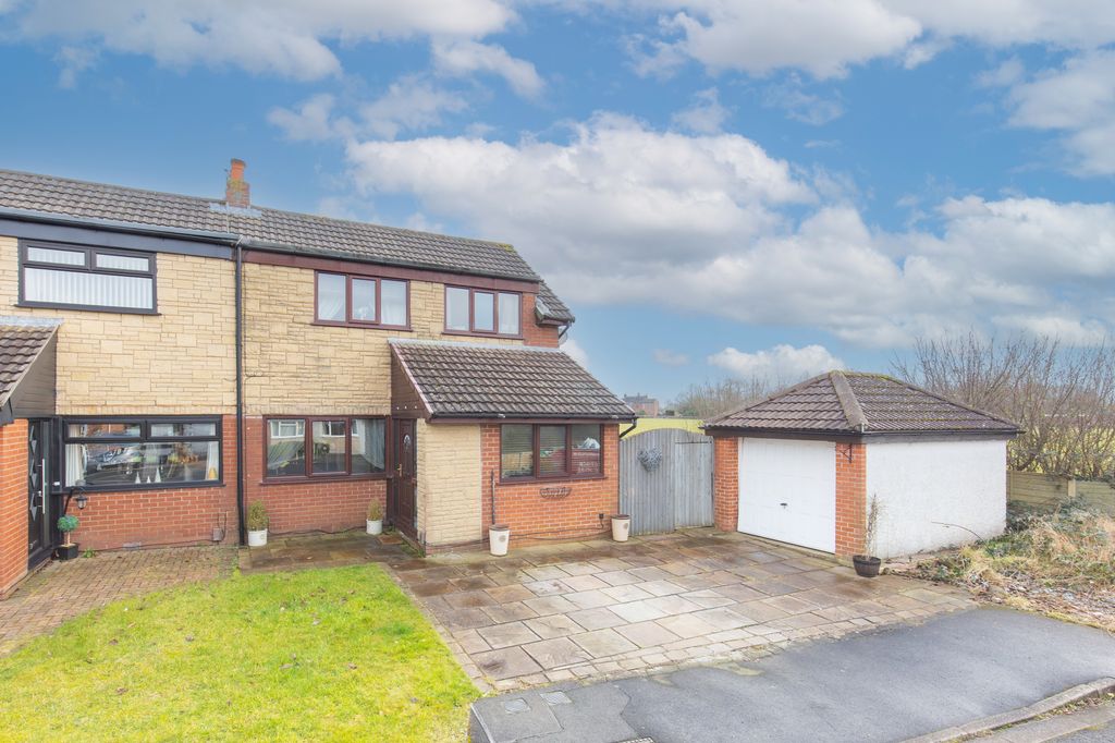 Property photo 1 of 16 Front