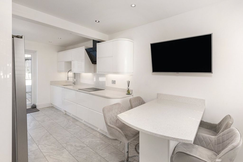 Property photo 2 of 14 Picture No. 08