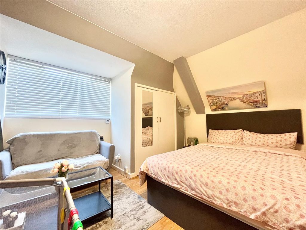 Property photo 2 of 4 Studio Room.Jpg