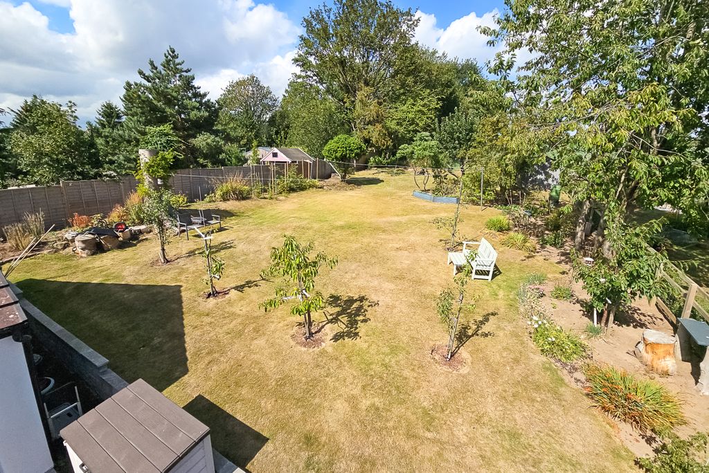 Property photo 2 of 27