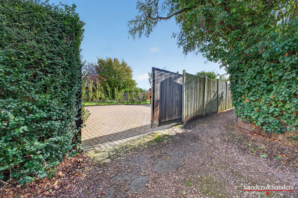 Property photo 2 of 25 Photograph 2
