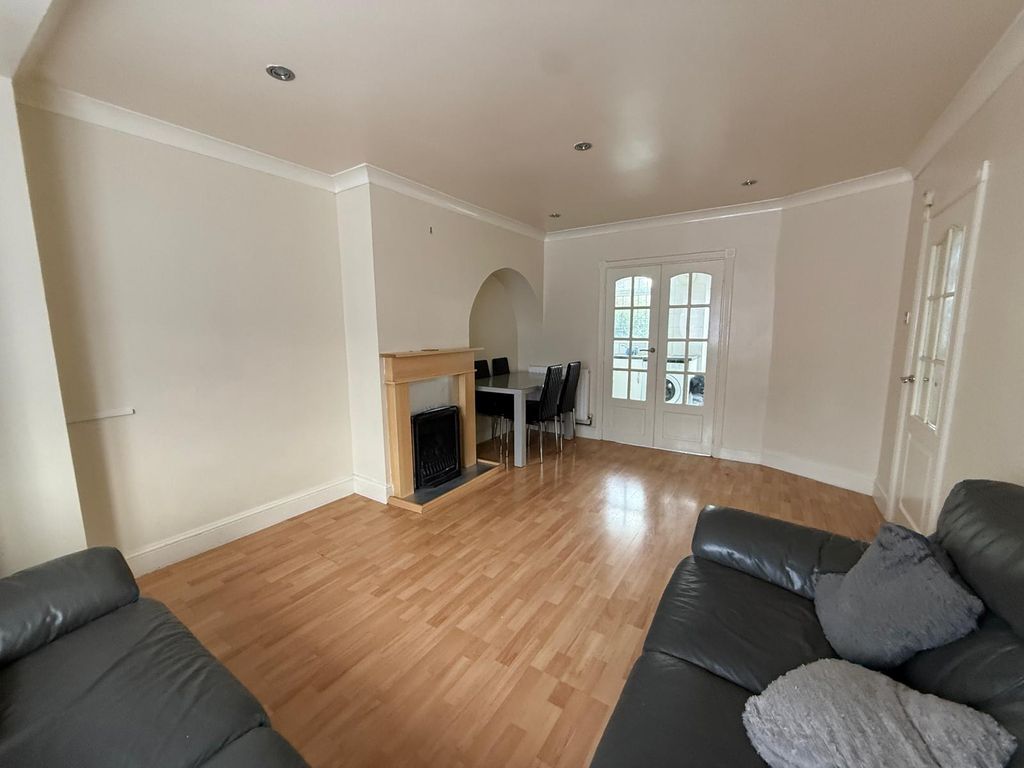 Property photo 2 of 17 Gallery