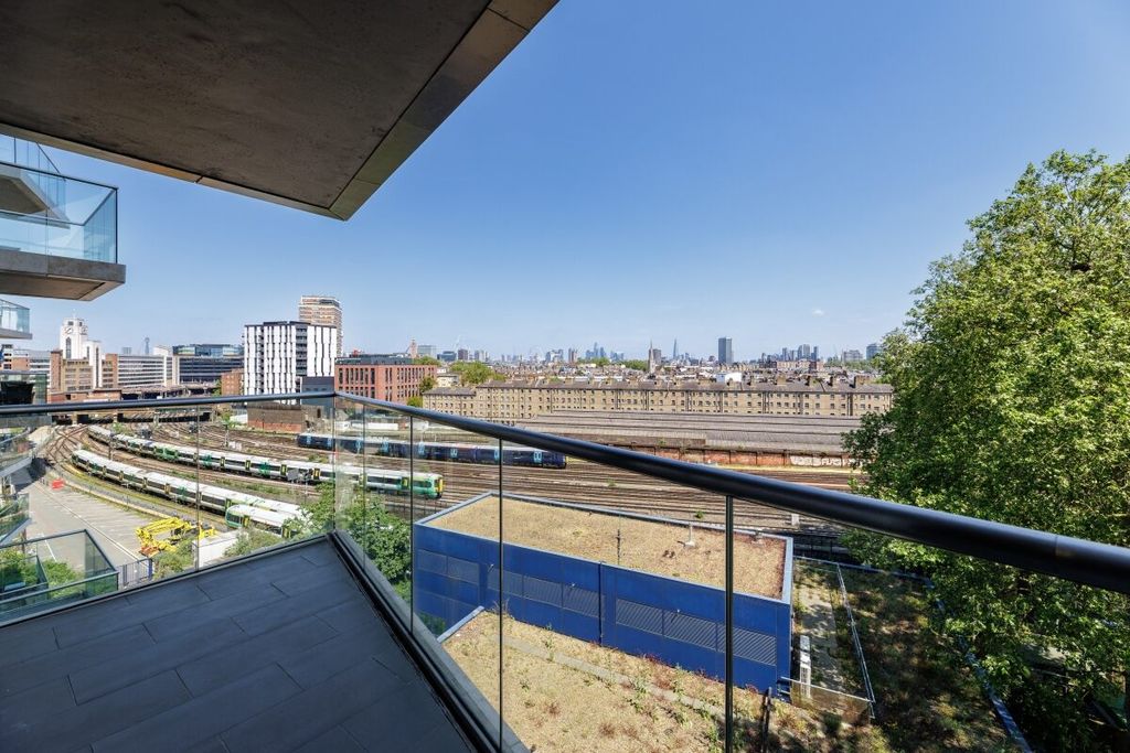 Property photo 2 of 12 Caro Point