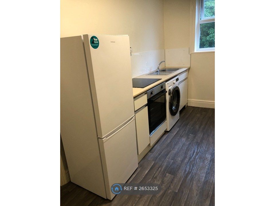Property photo 3 of 7 Kitchen