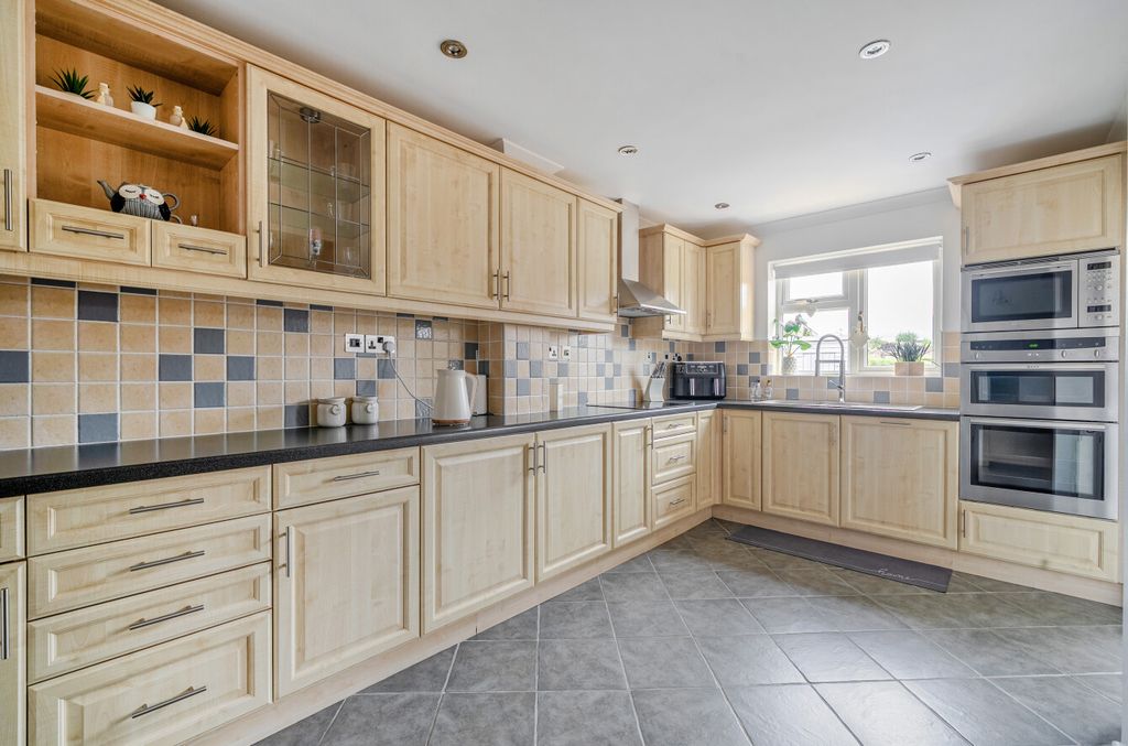 Property photo 2 of 14 Tiverton, Seddons