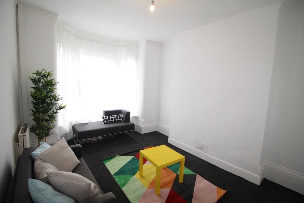 Property photo 2 of 12 Lounge