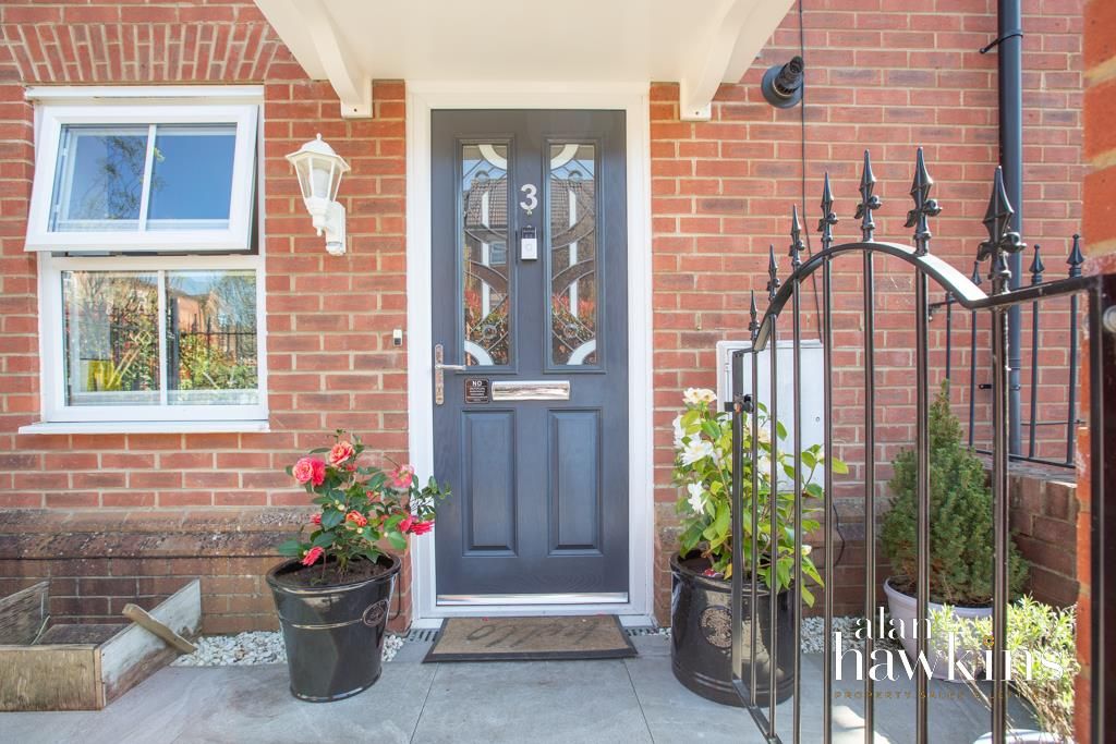 Property photo 3 of 19 Entrance