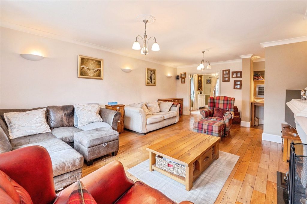 Property photo 1 of 20 Living Room