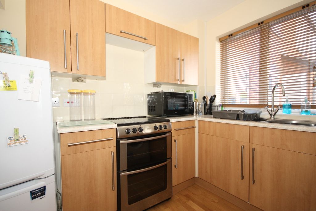 Property photo 3 of 5 Kitchen