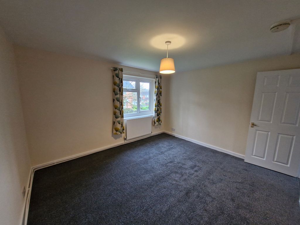 Property photo 3 of 5 3 Bedroom 1