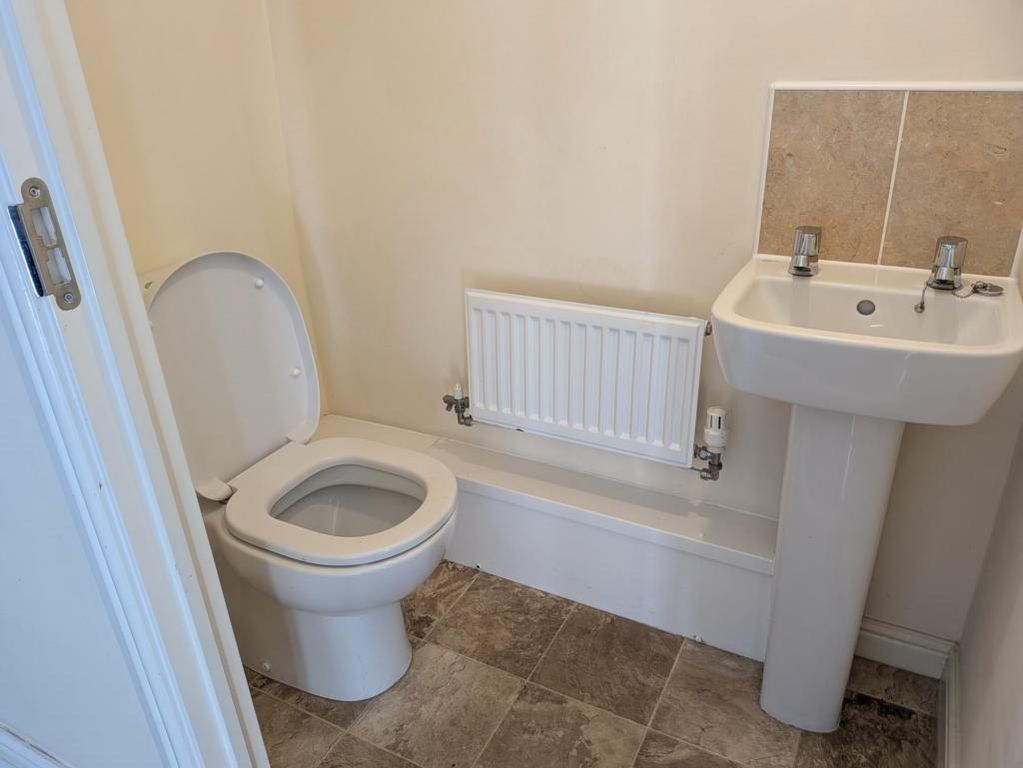 Property photo 2 of 9 Cloakroom