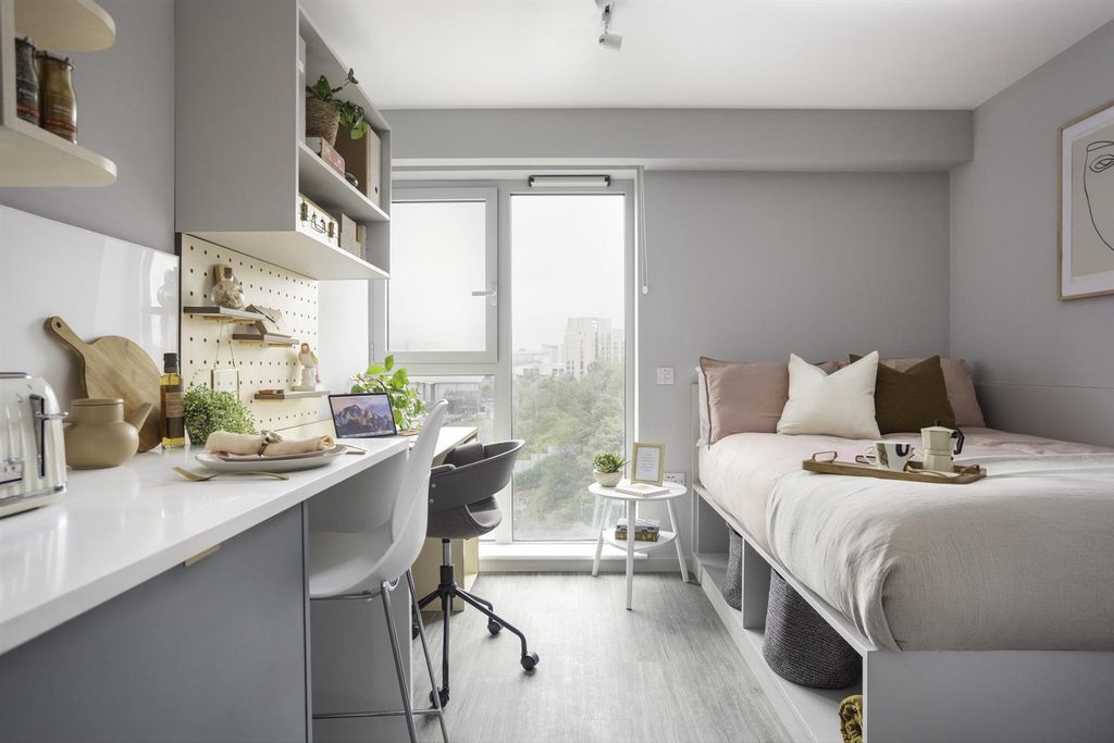 Property photo 3 of 23