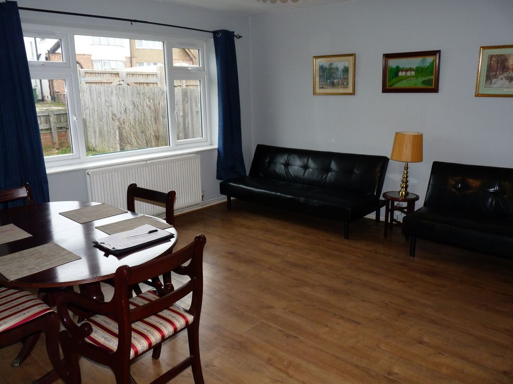 Property photo 2 of 6 Lounge