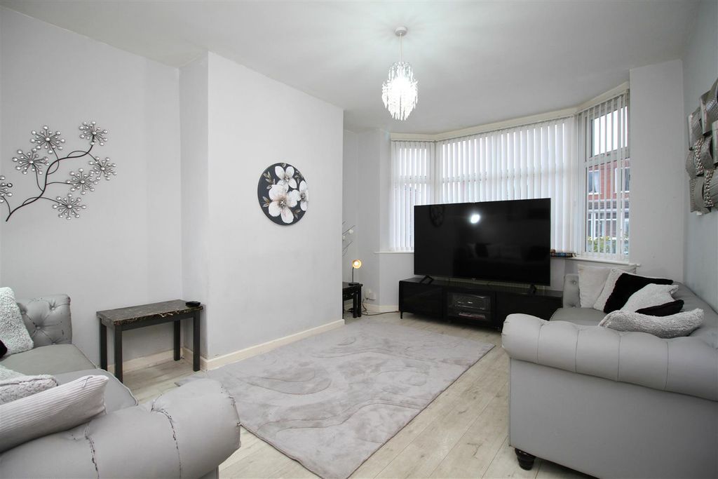 Property photo 3 of 16 Lounge .Jpg