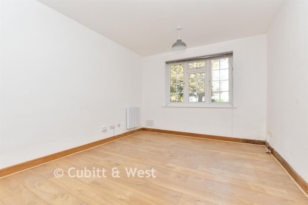 Property photo 1 of 14 Living Room