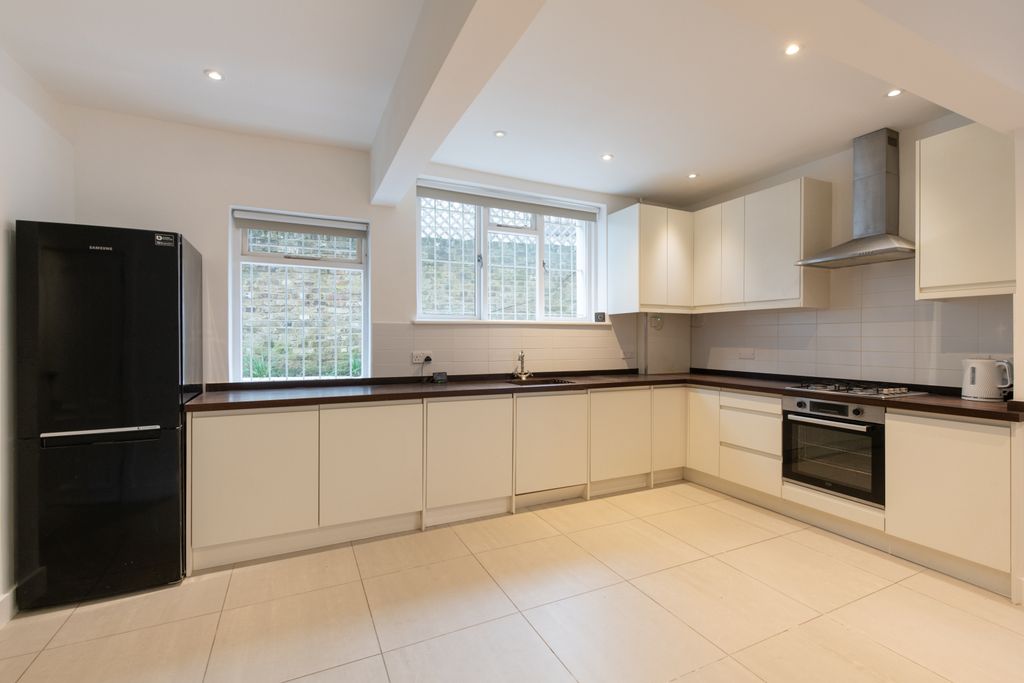 Property photo 3 of 15 Picture No. 10