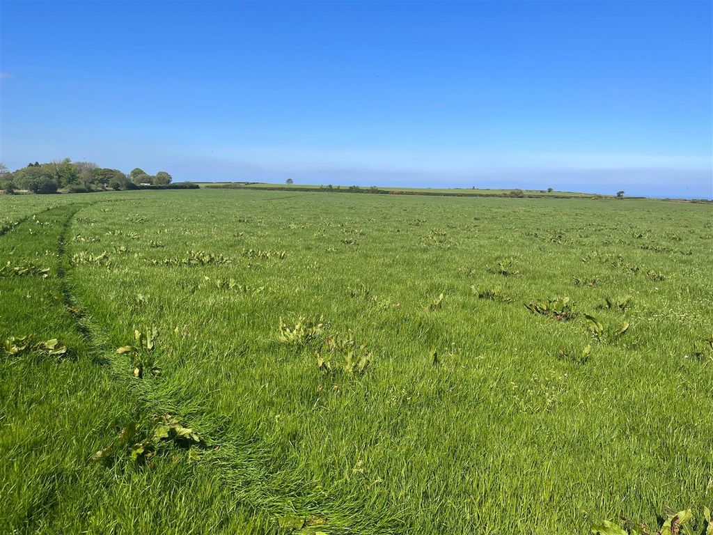 Property photo 2 of 8 Description