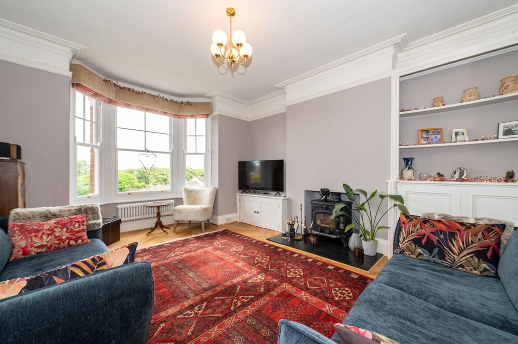 Property photo 2 of 24 Sitting Room