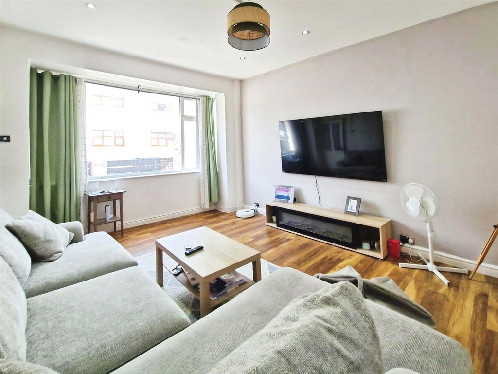 Property photo 2 of 18 Picture No. 02