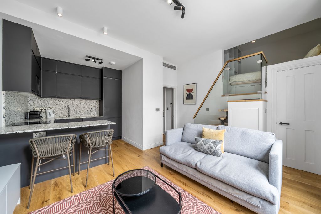 Property photo 1 of 6 6, 25 Coleherne Road, Sw10, Martin & Co, Web (3)