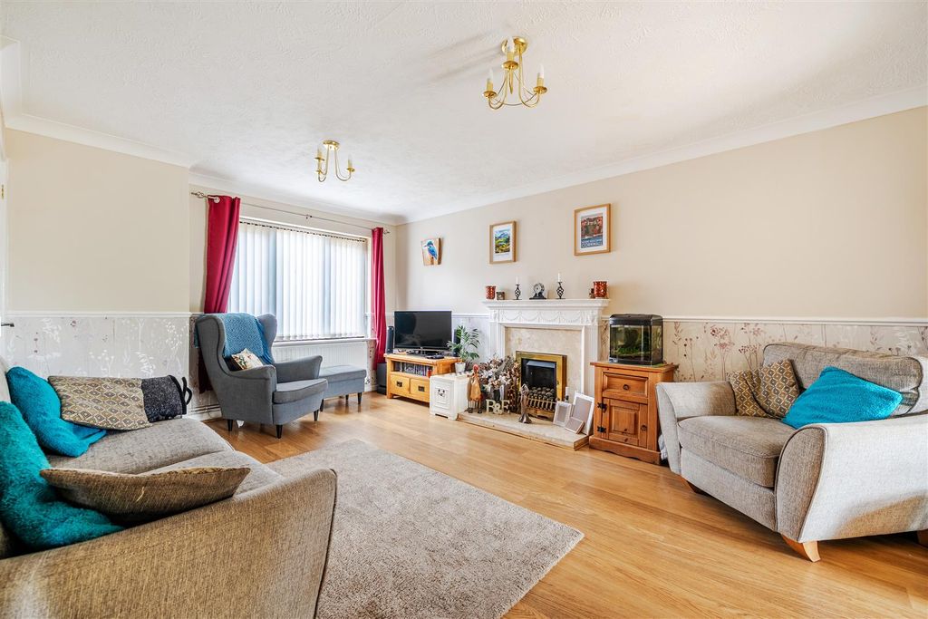 Property photo 3 of 19 Mallet Sitting Room..Jpg