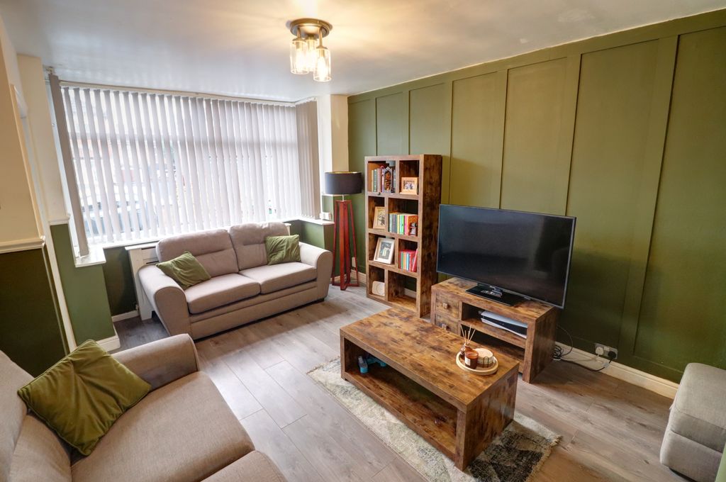 Property photo 2 of 12 Lounge