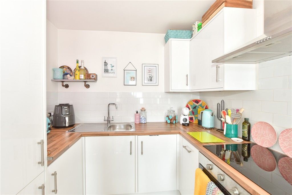 Property photo 1 of 9 Kitchen