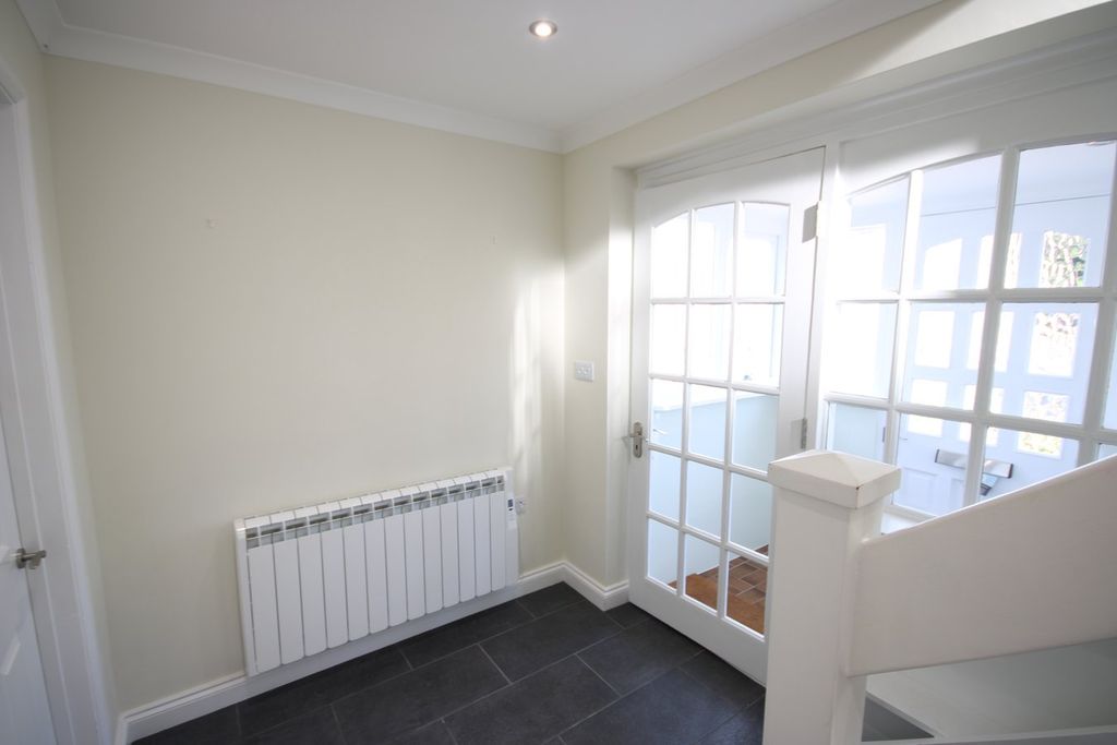Property photo 2 of 31