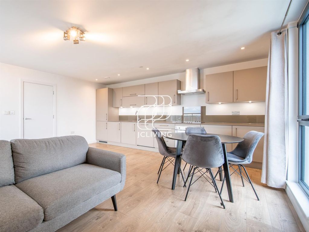 Property photo 2 of 12 F12B672F9700Be14A073B304d4Ef81A7.Jpg