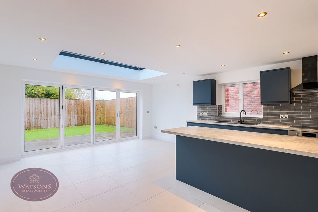 Property photo 2 of 33