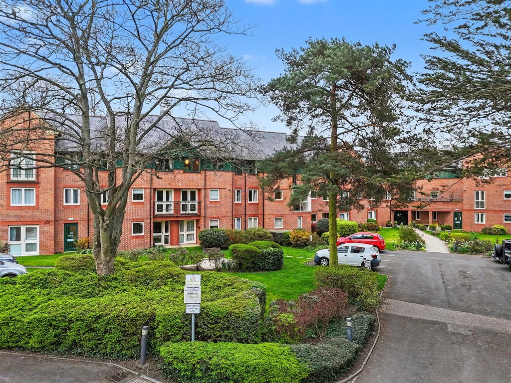 Property photo 1 of 9 Frontage