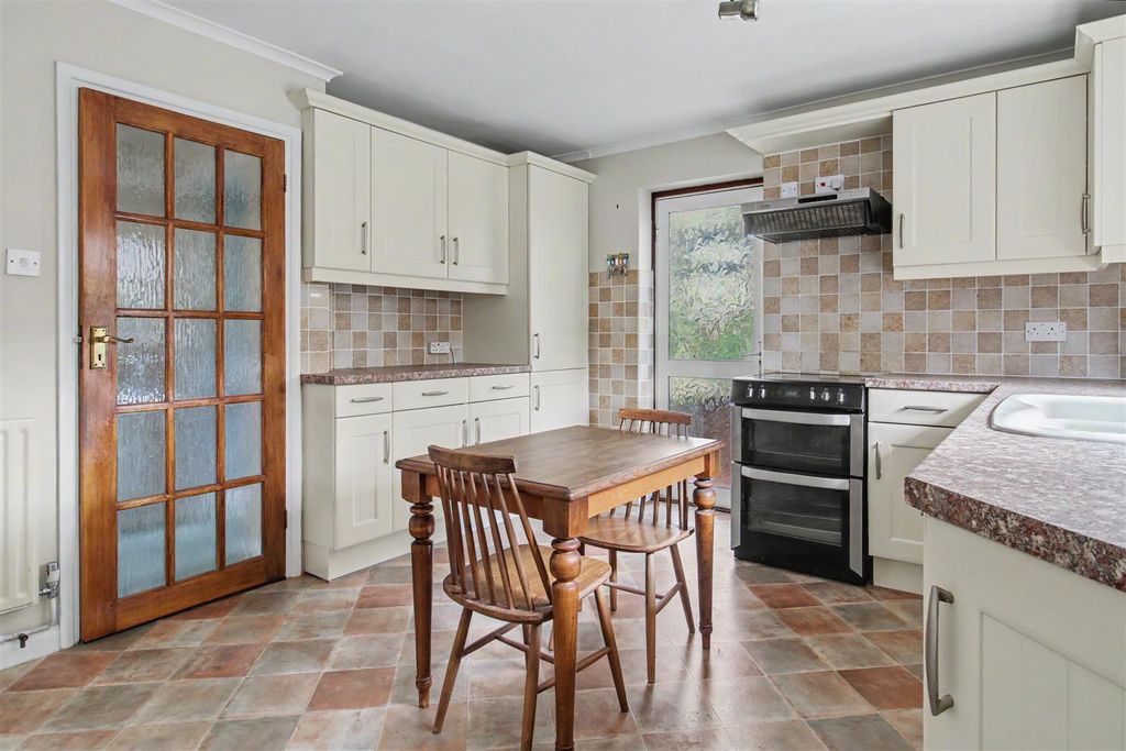 Property photo 3 of 26 Kitchen