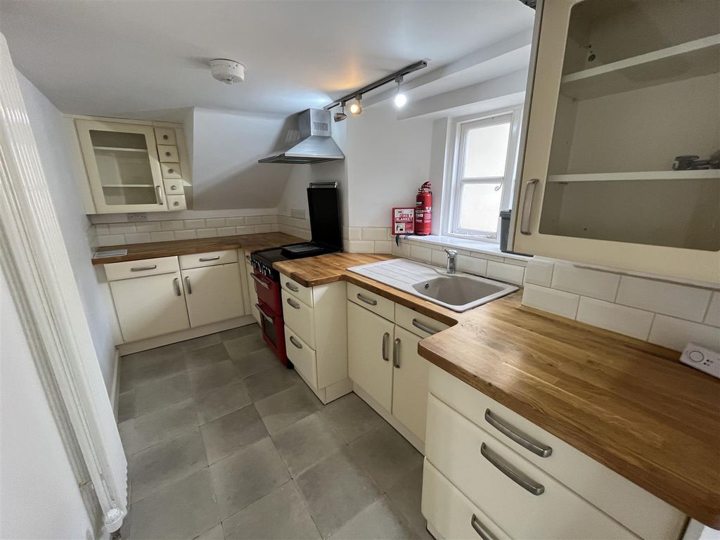 Property photo 2 of 10 Kitchen