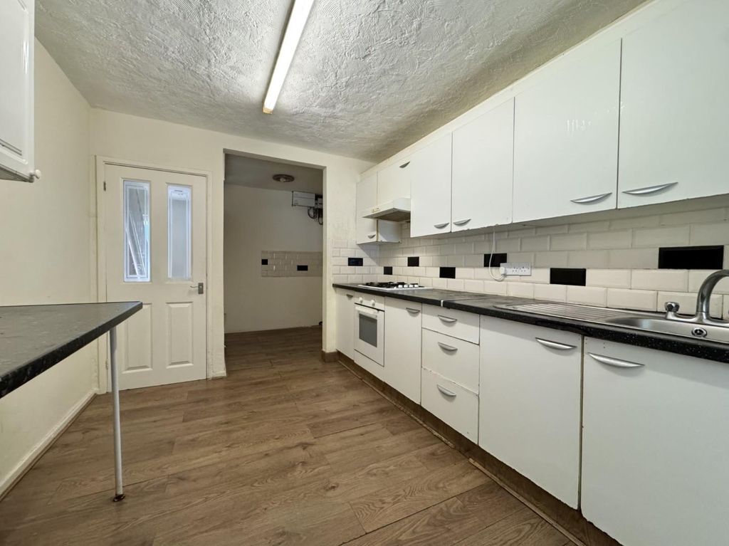Property photo 3 of 14 Kitchen