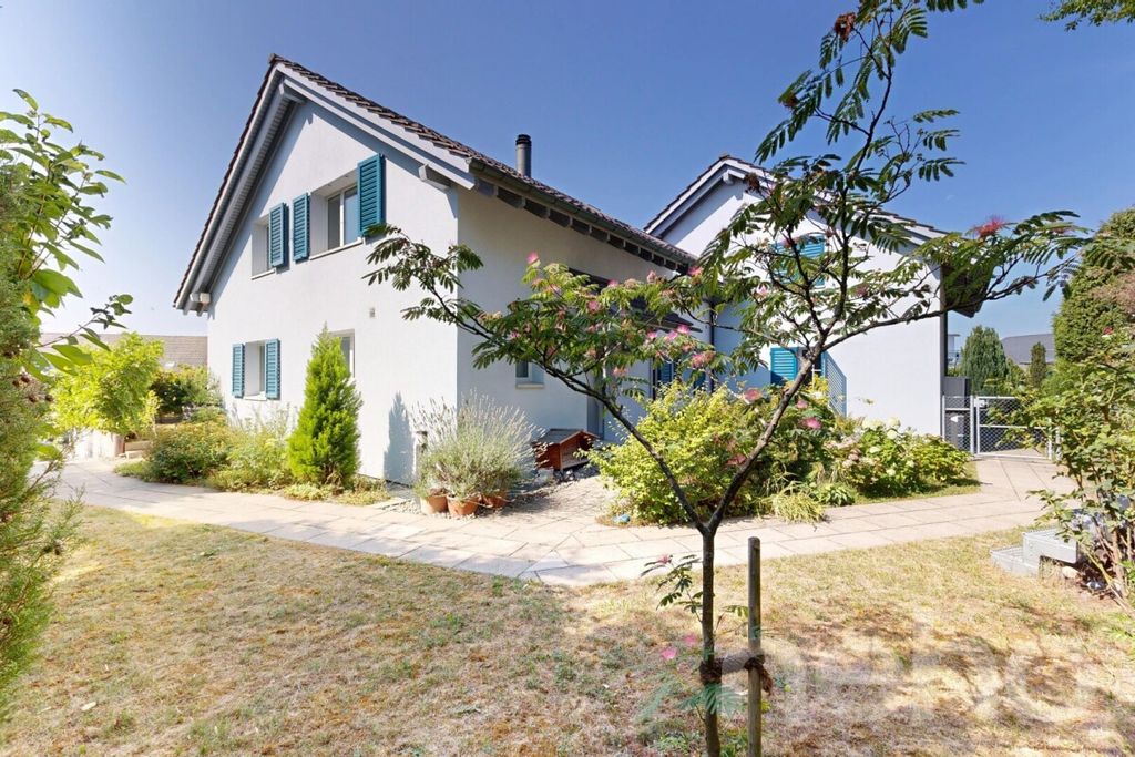 Property photo 2 of 12